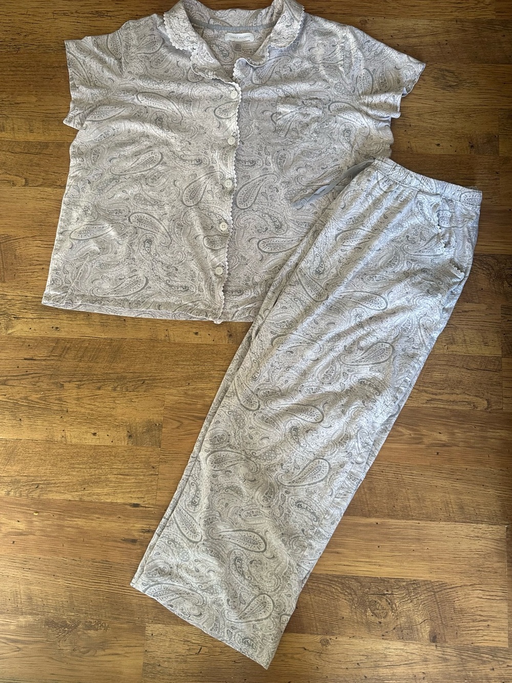Midnight by Carole Hochman Light Gray Paisley Short-Sleeve Pajama Set